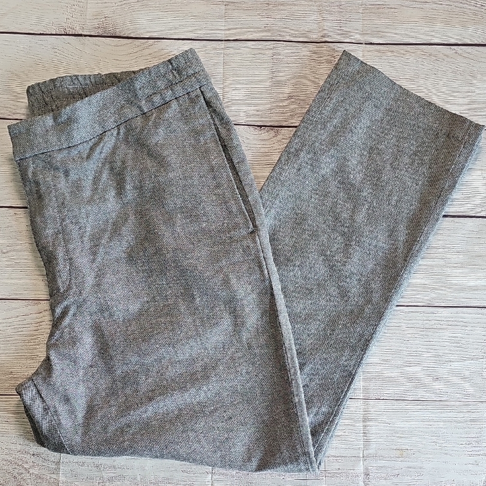 NWT Banana Republic 36x30 Gray Chinos with Classic Straight-Leg Cut